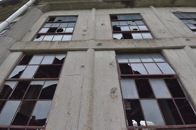 豊後森機関庫 機銃掃射の跡