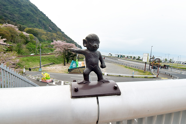 高崎山 陸橋　看板
