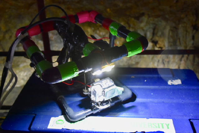 稲積水中鍾乳洞 水中ロボット