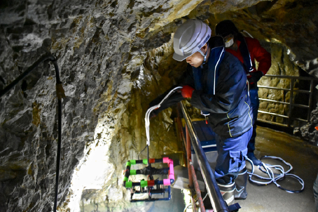 稲積水中鍾乳洞  水中ロボット