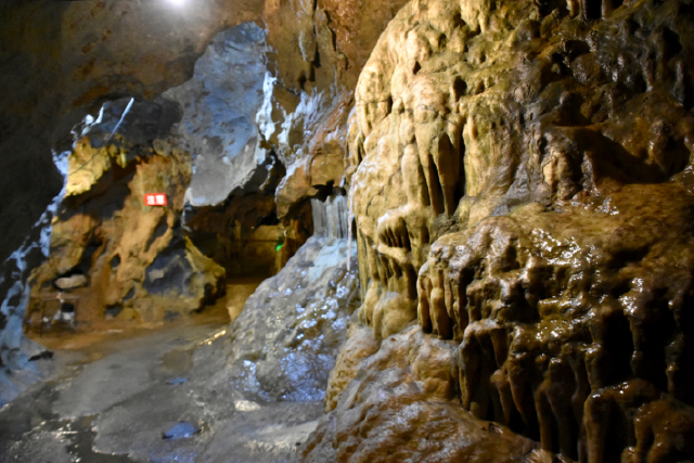 稲積水中鍾乳洞