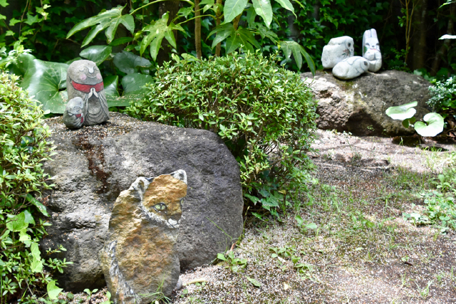 日出 石ころたちの動物園