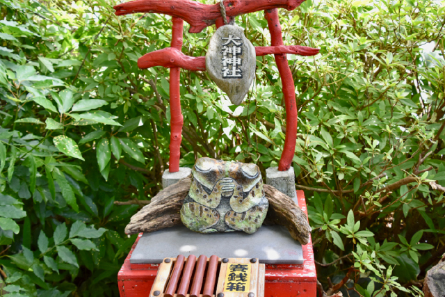 日出 石ころたちの動物園　神社