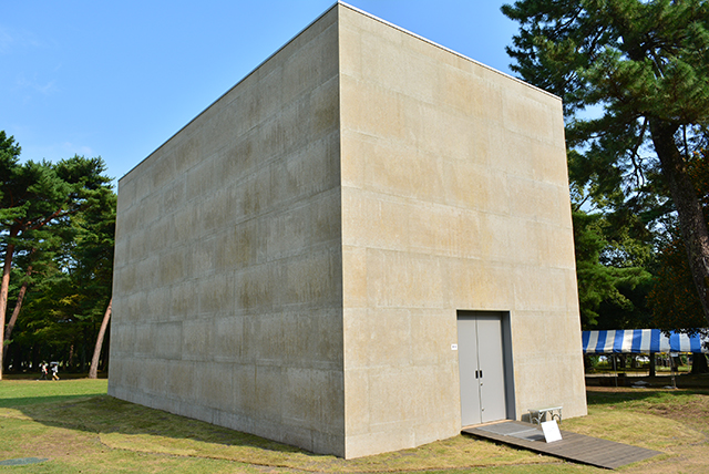 アニッシュ・カプーア IN 別府　Void Pavilion V（ボイド パビリオン ファイブ）