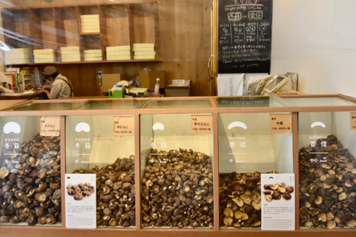 Shiitake stand CONON 店内