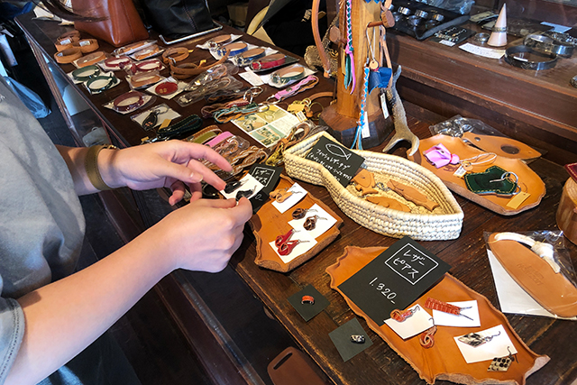 FAR EAST HORIZON ピアス