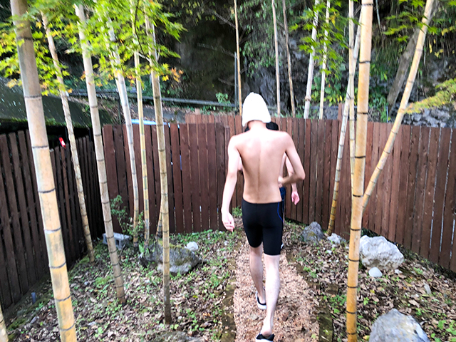 世界初!? 水中鍾乳洞の水風呂にダイブするサウナ体験♨