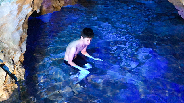 世界初!? 水中鍾乳洞の水風呂にダイブするサウナ体験♨