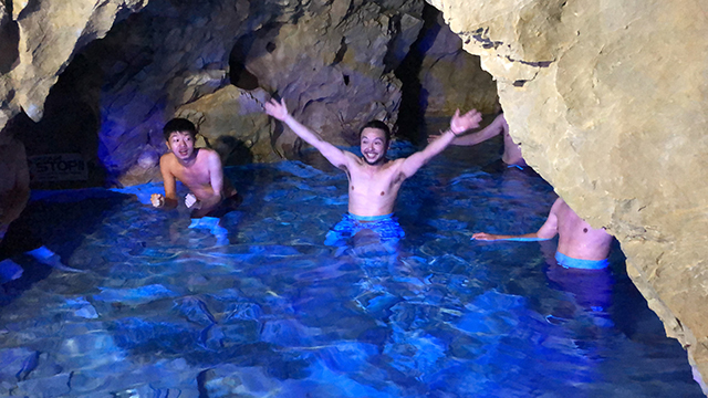 世界初!? 水中鍾乳洞の水風呂にダイブするサウナ体験♨