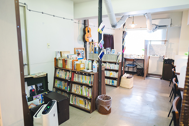 大分市　私設図書館 栗茶庵