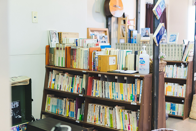 大分市　私設図書館 栗茶庵