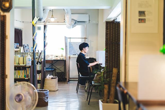大分市　私設図書館 栗茶庵