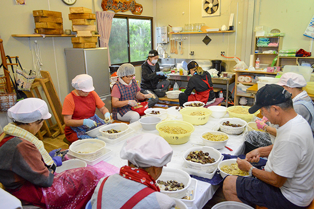 佐伯市宇目の栗を味わう期間限定スイーツ「唄げんか焼」