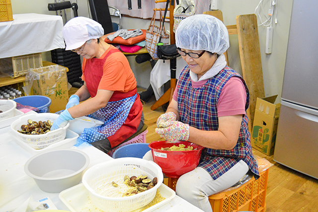 佐伯市宇目の栗を味わう期間限定スイーツ「唄げんか焼」