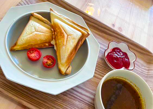 にゃんともかわいいスープカレー店♥ 保護猫カレー屋299(にくきゅう)