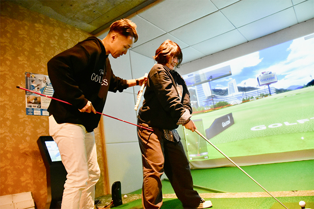 ゴルフデビューは“GOLDES”で！　人生を豊かにする奥深きゴルフの世界 GOLF BAR GOLDES