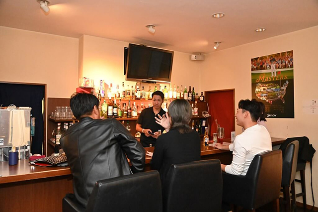 ゴルフデビューは“GOLDES”で！　人生を豊かにする奥深きゴルフの世界 GOLF BAR GOLDES