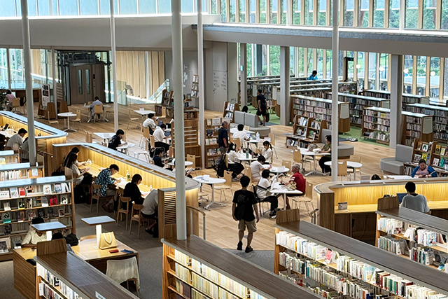 別府市立図書館