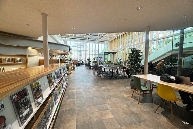 別府市立図書館