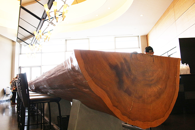 森の中のビール工場 サッポロビール九州日田工場 コミュニケーションステージ 日田杉テーブル