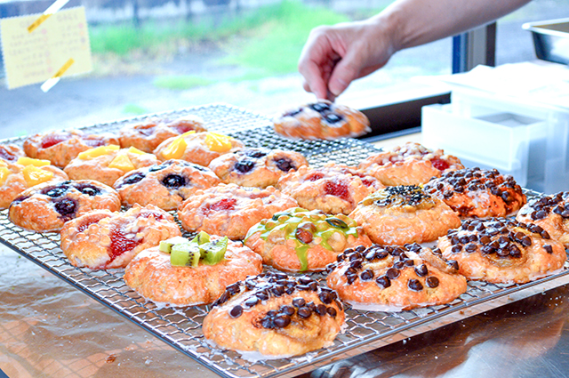 大学生が取材!化学のチカラで生まれるスイーツ「湯けむり洋菓子店」