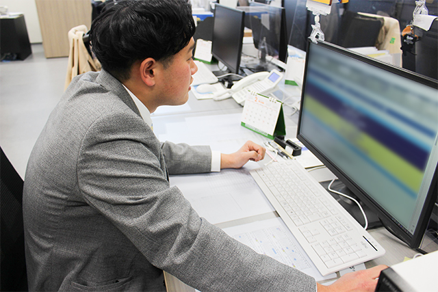 幅広い業務で大分の経済発展に貢献する 鶴崎海陸運輸株式会社