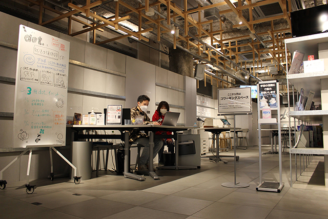 せっかく福岡におるなら寄ってみらん？学生と企業を繋ぐ新しいカタチの就職支援施設『dot.(ドット)』へようこそ