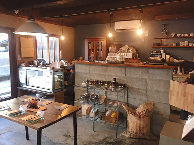 中津 Craft Chocolate Cafe「ハル チョコレート店」店内