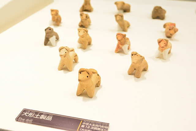 大分県立埋蔵文化財センター　犬形土製品 
