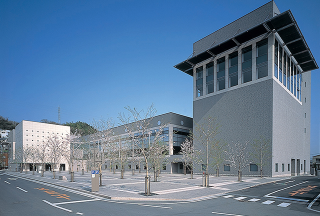 磯崎新さん、プリツカー賞を受賞! 大分県立図書館