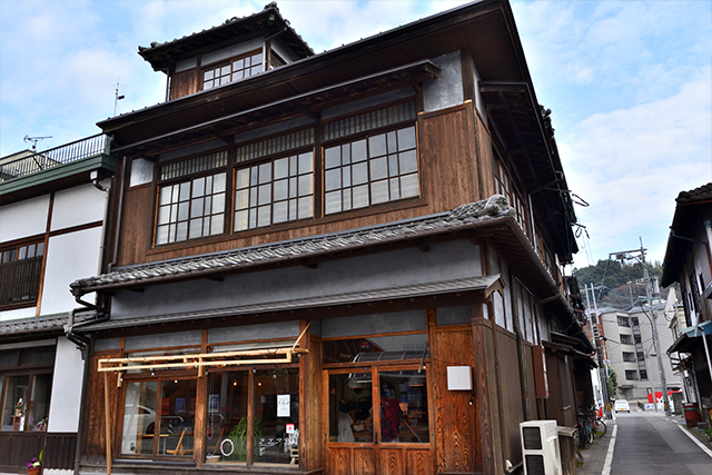開山1300年 ゲストハウス たけた駅前ホステル cue 外観