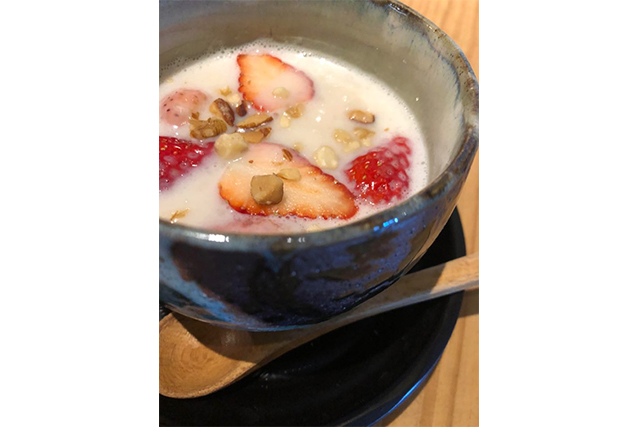 大分産まれのスイーツみたいな甘〜いいちご「ベリーツ」 ボアソルチ 「ベリーツの白玉ぜんざい（お茶付き）」