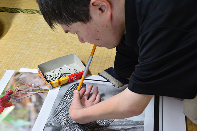 美しき“神業” 切り絵アートの世界