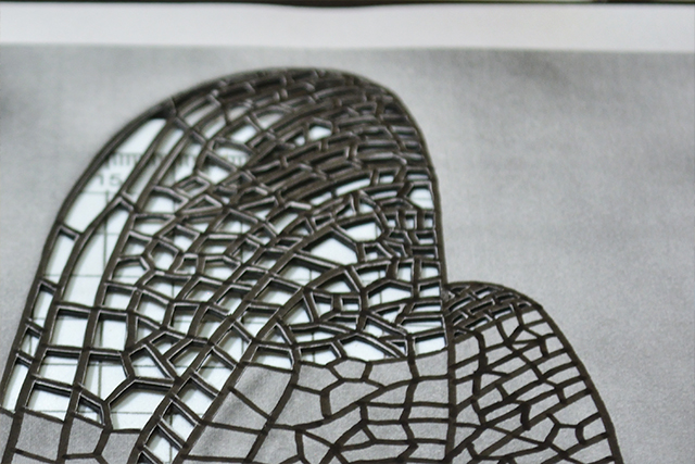 美しき“神業” 切り絵アートの世界