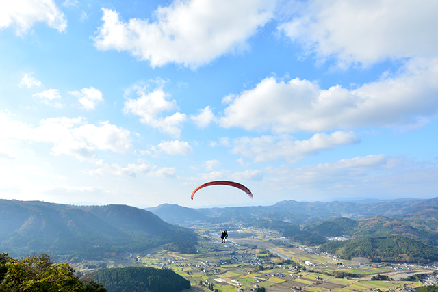 鳥のように大空へ！パラグライダーで憧れの空旅