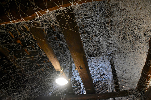 塩田千春展　巡る記憶