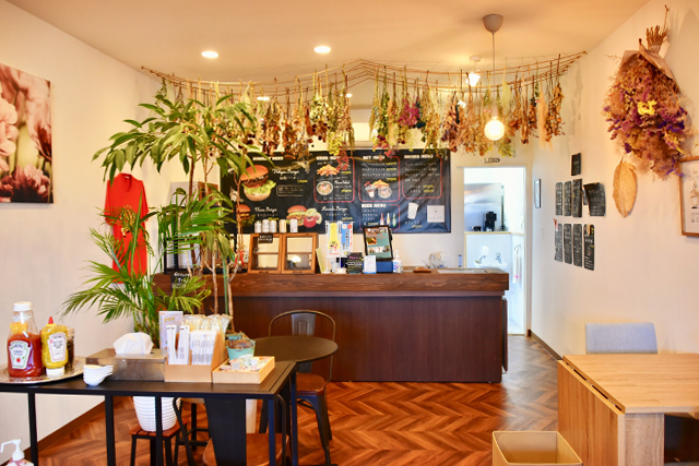 唯一無二のフラワーショップ&カフェ 秘境の花屋 ハンバーガー