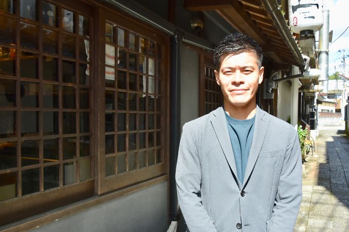 陽はまたのぼる<br>WOODHOUSE株式会社